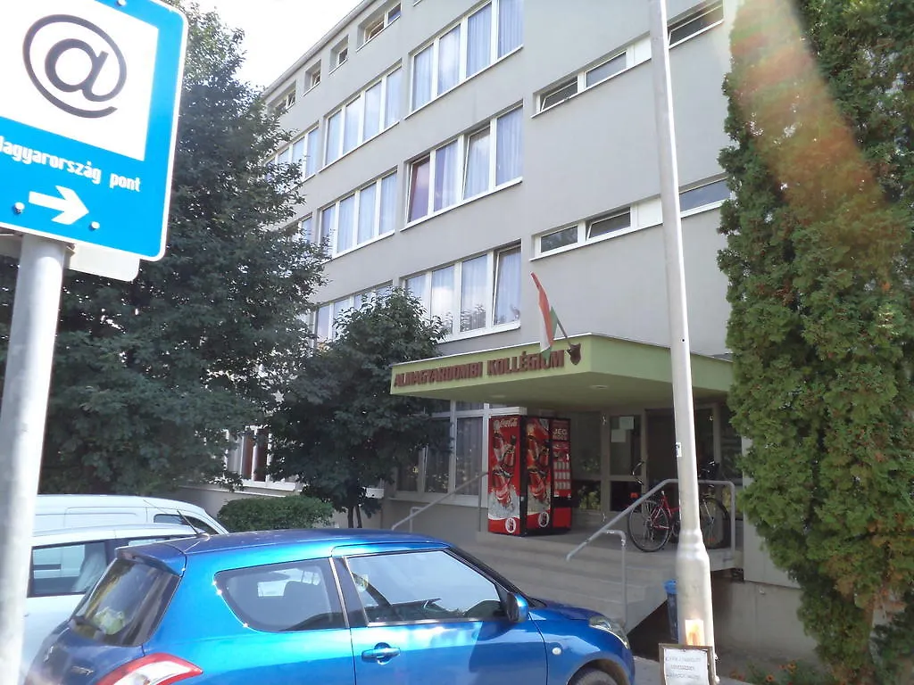 Almagyardombi Kollegium Hostel Eger