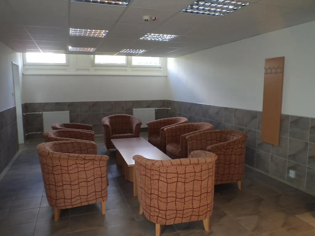 Almagyardombi Kollegium Hostel Eger 0*,
