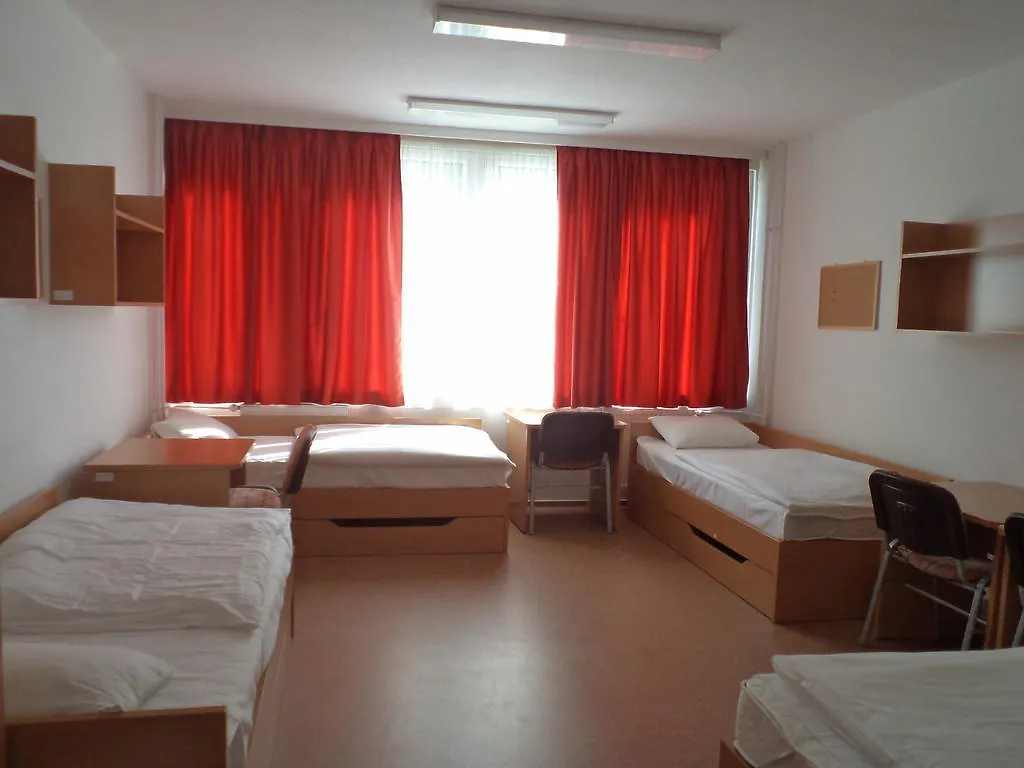 Almagyardombi Kollegium Hostel Eger
