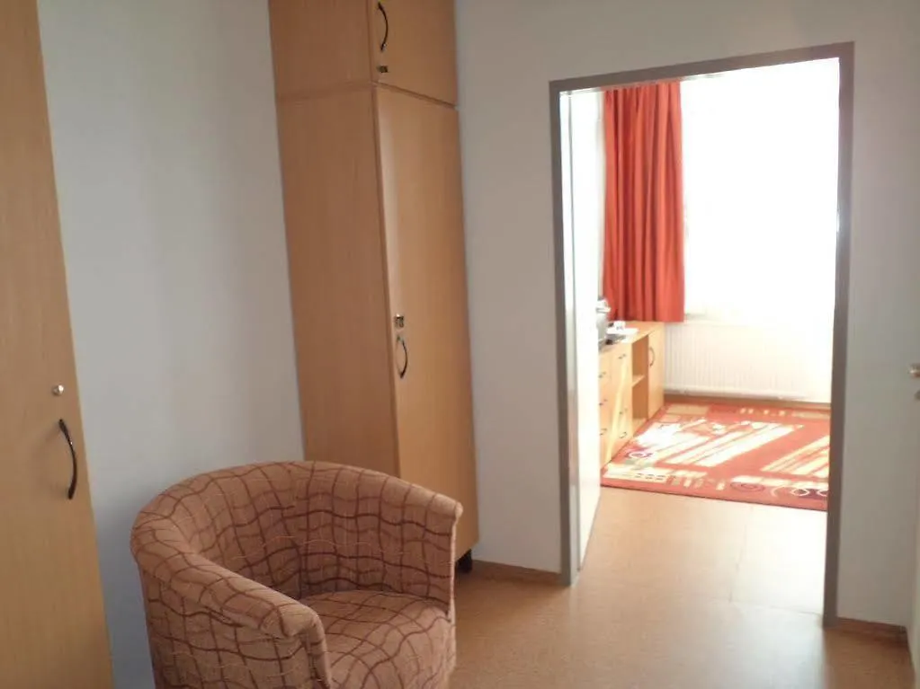 Almagyardombi Kollegium Hostel Eger